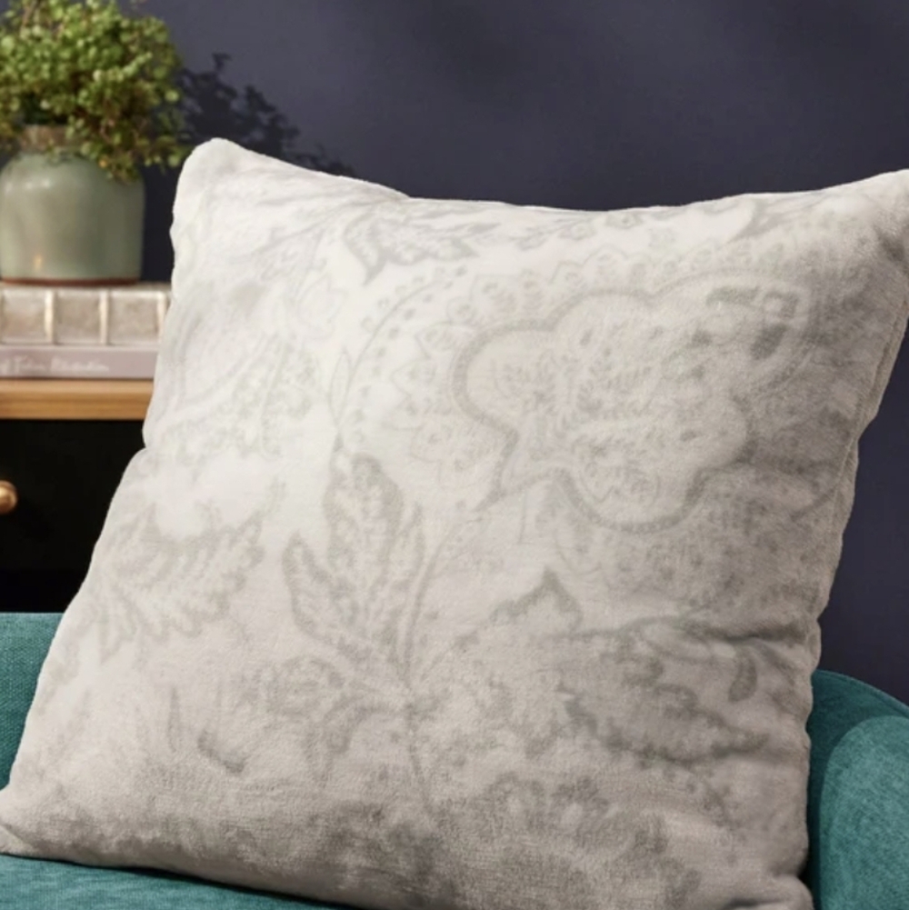 Vera Bradley Decorative Fleece Throw Pillow 18"×18" Java Lace NWT